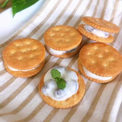 KASUMIさん、レーズンクリームクッキーを作りました♡ヨーグルトにレーズンの甘さが良く合わさって、とても美味しかったです。また作ります❣️